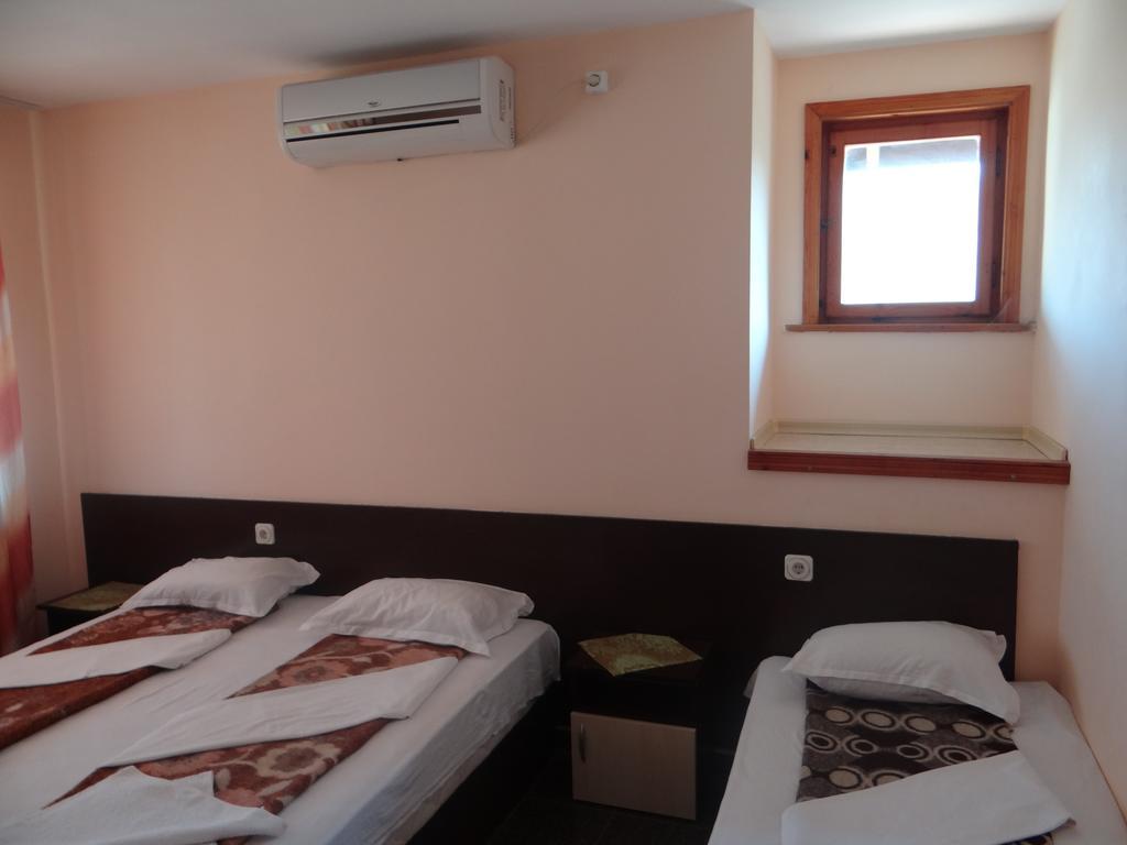 Guest House Lazur Obzor Habitación foto